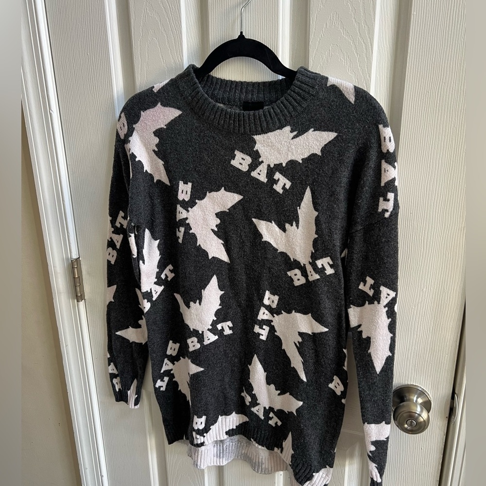 Forever 21 Gray and White Graphic Sweater Bat